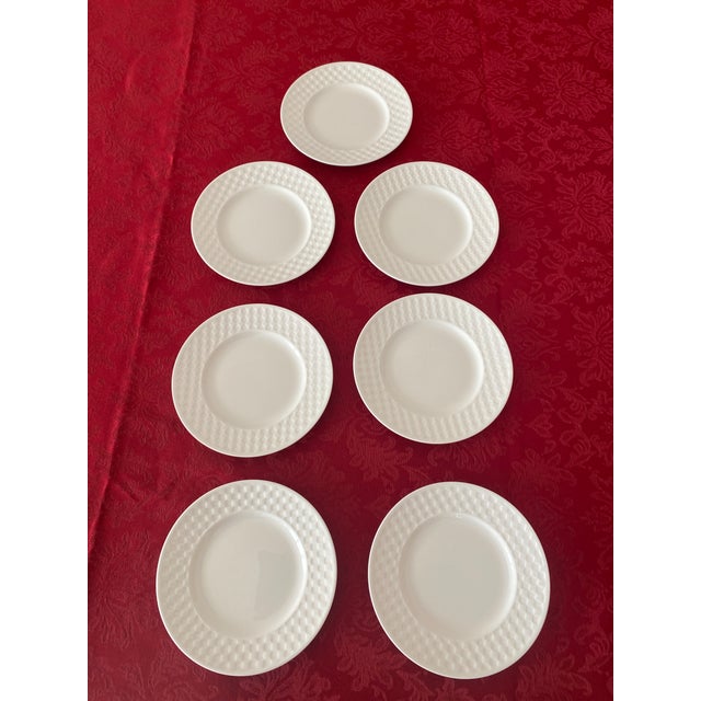 White Late 20th Century Classic Elegance Wedgwood White Night and Day Bone China Seven 5 Piece Place Settings- 35 Pieces For Sale - Image 8 of 12