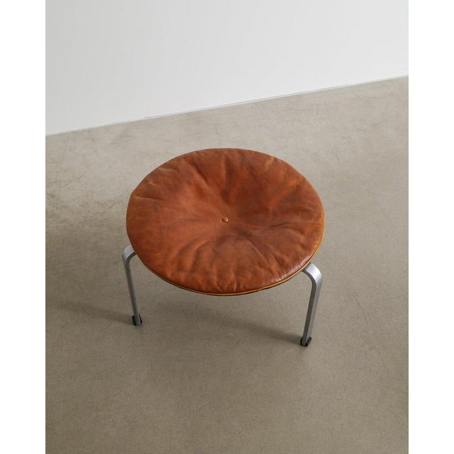 Danish Mid-Century PK-33 Stools in Brown Original Leather by Poul Kjaerholm for E. Kold Christensen, 1960s, Set of 2 For Sale - Image 4 of 8