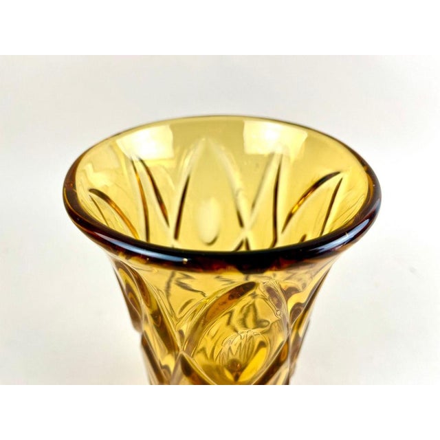 20th Century Art Deco Glass Vase in Amber Colored, Austria, 1920s For Sale - Image 6 of 17