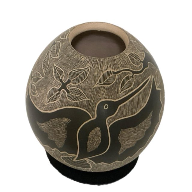 Mata Ortiz Sgraffito Olla / Pot / Vase - Signed by Lorenza De Quezada For Sale In Houston - Image 6 of 7