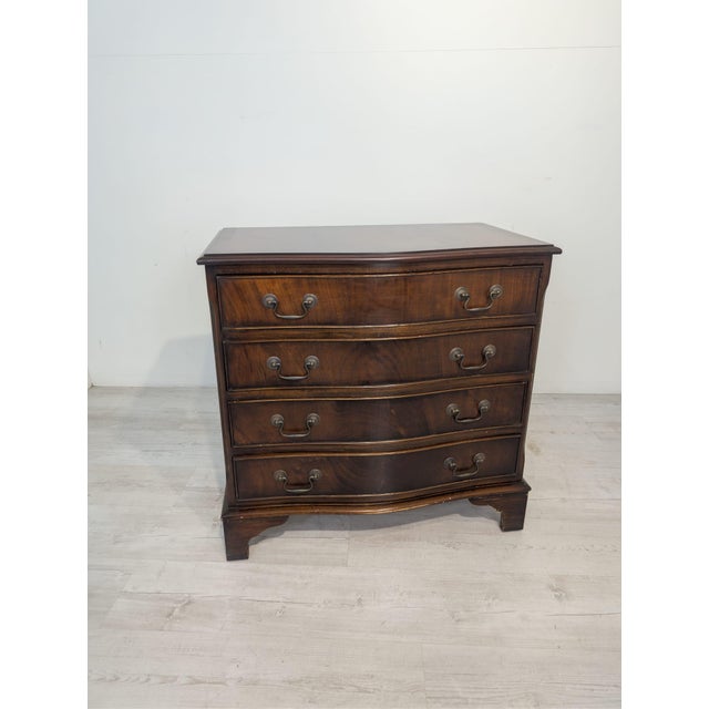 Antique Chippendale Chest of Drawers in the Georgian Style, Classic Design An elegant antique Georgian chest of drawers,...
