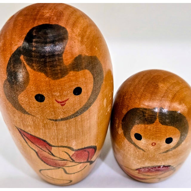 Vintage Hand‑Painted Kokeshi Doll Pair – Autumn Leaf Motif For Sale In Dallas - Image 6 of 9