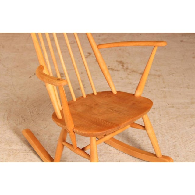 Mid-Century Modern Elm and Beech Rocking Chair from Ercol, 1960s For Sale - Image 3 of 13