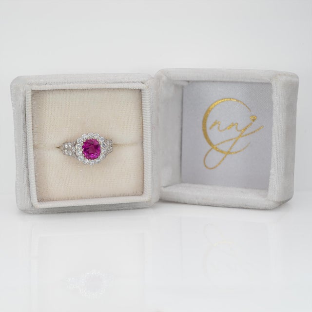 Modern 2ct Hot Pink Sapphire Ring With Natural Diamonds Accents: Solid 14k Gold, Oval, Size 6.75 For Sale - Image 3 of 7