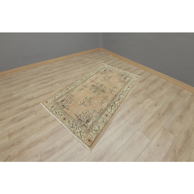 Mid 20th Century Traditional Turkish Hand-Knotted Vintage Oushak Area Rug Size: 4.2 x 6.6 ft - 130 x 202 cm - 51 x 79...