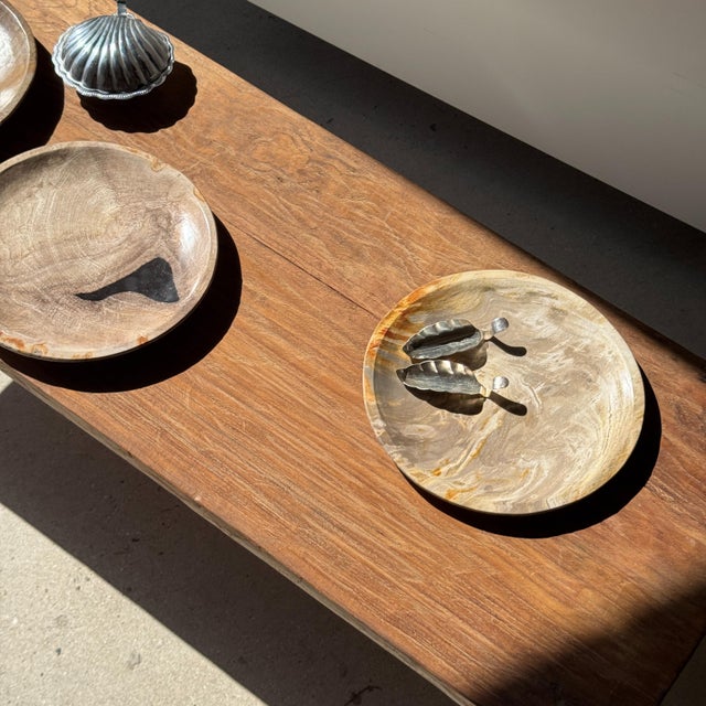 1980s Light Beige Petrified Wood Circular Tray, 1980s For Sale - Image 5 of 11