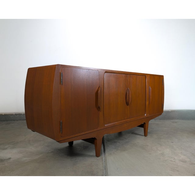 1960s Vintage Mid Century Modern Teak Sideboard / Buffet Designed by Johannes Andersen, Attributed For Sale - Image 5 of 17
