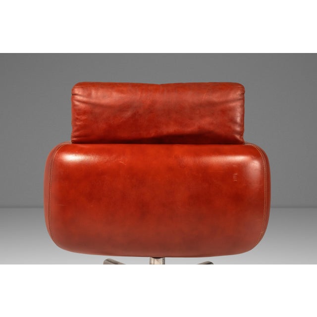 Red Rare Set of Two (2) Swivel Lounge Chairs in Leather by Frank Doerner for Doerner Faultless Limited Release for John Stuart, Usa, C. 1970s For Sale - Image 8 of 18