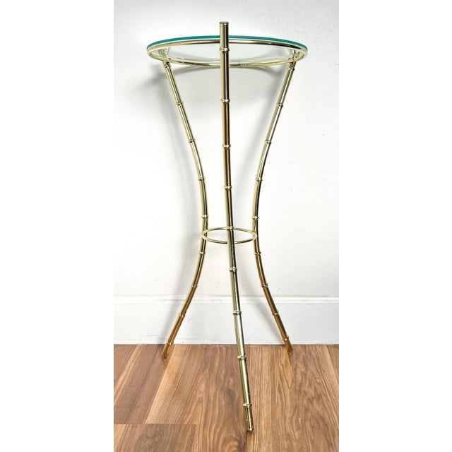 Metal Vintage 30" Faux Bamboo Brass-Tone Metal & Glass Plant Stand – Hollywood Regency / Chinoiserie For Sale - Image 7 of 10
