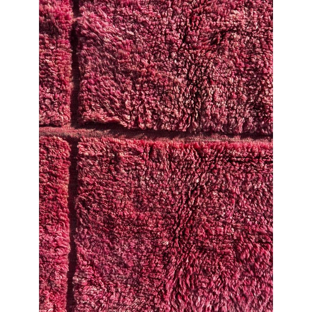Mid-Century Modern Moroccan Checkered Pink Wool Rug For Sale - Image 3 of 14