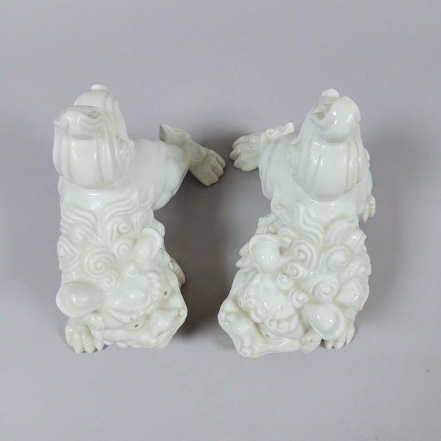 Ceramic Mid-Century Japanese Blanc De Chin Foo Dog Guardian Lions – A Pair For Sale - Image 7 of 7