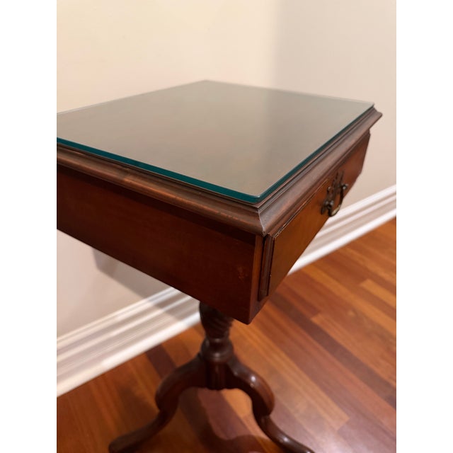 Chippendale 1940s Kindel Colonial Revival Mahogany Pedestal Side Table With Barley Twist For Sale - Image 3 of 11
