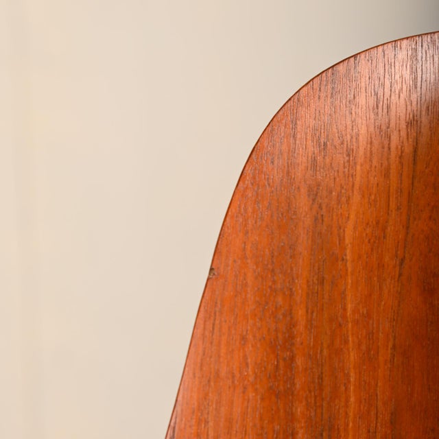 Brown Early DCW Chair in Walnut Plywood by Charles and Ray Eames for Herman Miller, 1950s For Sale - Image 8 of 18