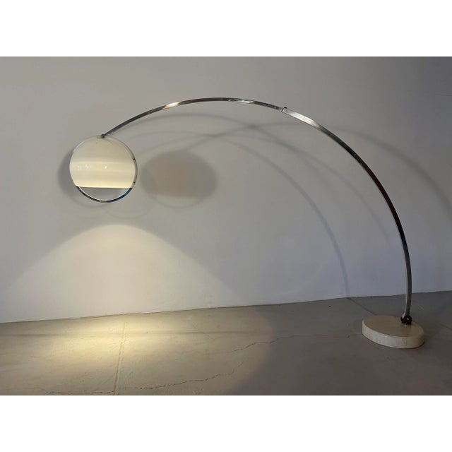 This beautiful arc lamp has a reach of up to 250 cm and can be adjusted as desired. The shade consists of two acrylic...