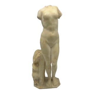 Early 20th-Century Grand Tour Italian Carved White Marble Statuette After the Venus of Cyrene For Sale