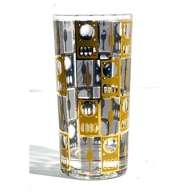Bring authentic mid-century glamour to your home bar with this stunning set of eight 1960s Culver 22k gold highball...