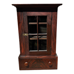 Late 19th Century Small and Charming Country Kitchen Cupboard