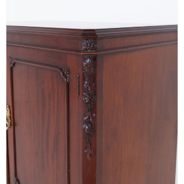 Chippendale Linen Cabinet in Mahogany from Lambs of Manchester For Sale - Image 5 of 10