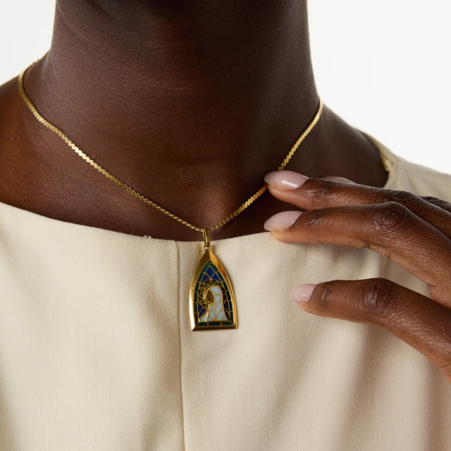 A beautiful and devotional jewel, this vintage pendant necklace features an elegant depiction of the Virgin Mary rendered...