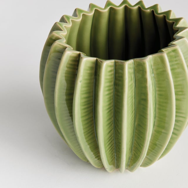 Kenneth Ludwig Chicago Nikko Pot Small For Sale - Image 4 of 4