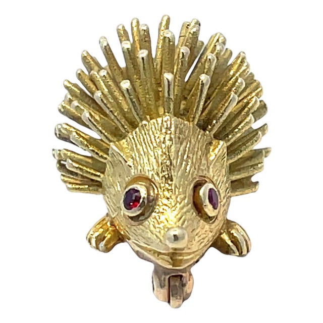 Vintage 18k Yellow Gold Porcupine Brooch With Ruby Eyes For Sale