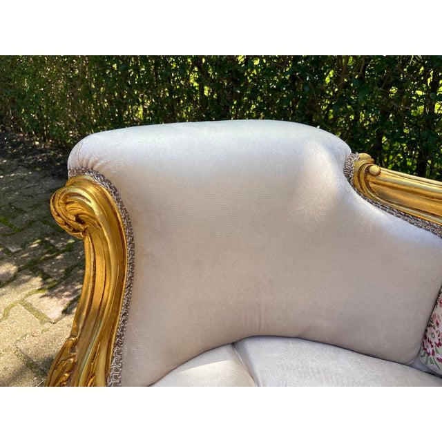 French Late 20th French Louis XVI Gold and Velvet Settee For Sale - Image 3 of 12