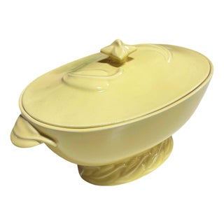1940s Mid-Century Modern California Pottery Yellow Casserole Dish W/ Lid by Vernon Kilns For Sale