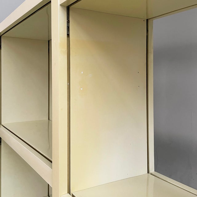 Space Age Italian Plastic Bookcase Dodona 300 by Ernesto Gismondi for Artemide, 1970s For Sale - Image 12 of 18