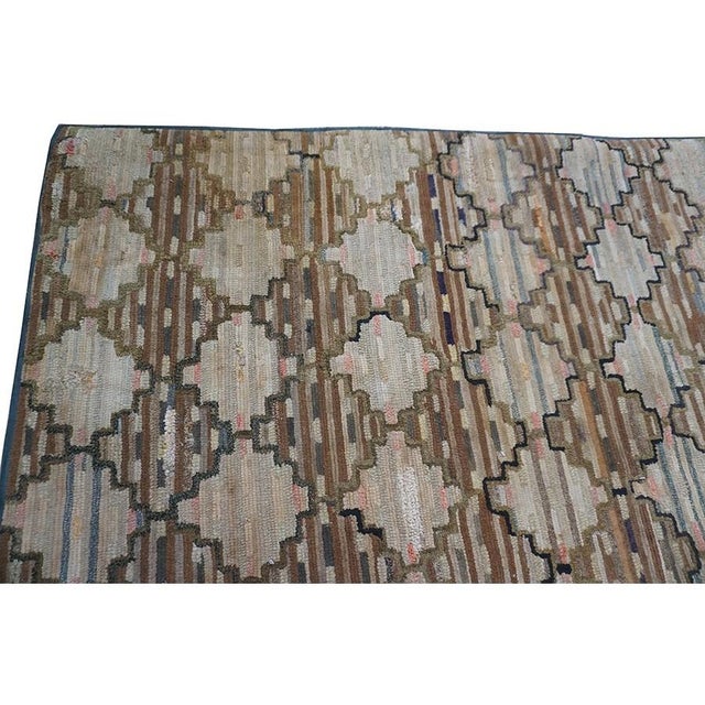 1900s Antique American Brown Room Size Geometric Lattice Folk Art Hooked Rug For Sale In New York - Image 6 of 9