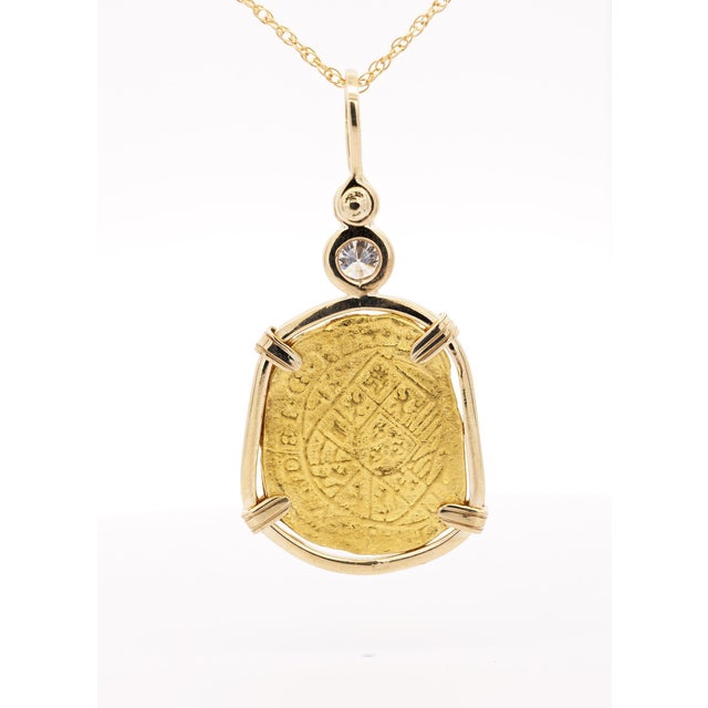 Mid 20th Century Vintage Escudo "Doubloon" 22k Replica Coin & Lab Grown Diamond 14k Gold Pendant For Sale - Image 5 of 7