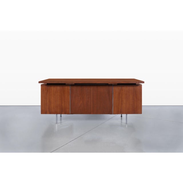 Mid-Century Modern Walnut Executive Desk Styled After Florence Knoll, 1960s For Sale - Image 10 of 14