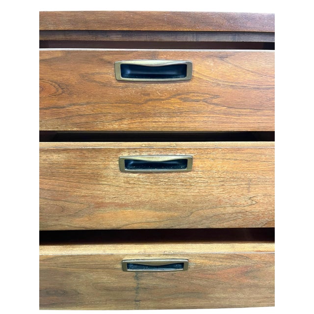 1970s Mid Century Modern 6 Drawer Dresser With Sculpted Base and Brass-Toned Pulls For Sale - Image 9 of 9