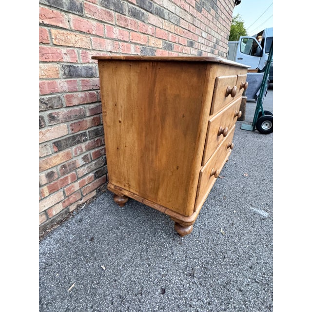 19th Century English Pine Chest of Drawers For Sale In Nashville - Image 6 of 11