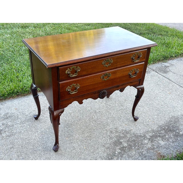 Ethan Allen Mid 20th Century Solid Mahogany Queen Anne Lowboy Chest For Sale - Image 4 of 12