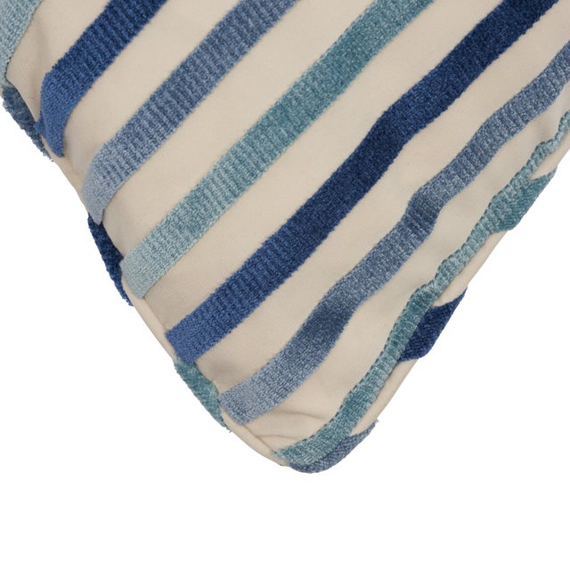 Contemporary Schumacher Le Matelot Pillow in Blue For Sale In New York - Image 6 of 8