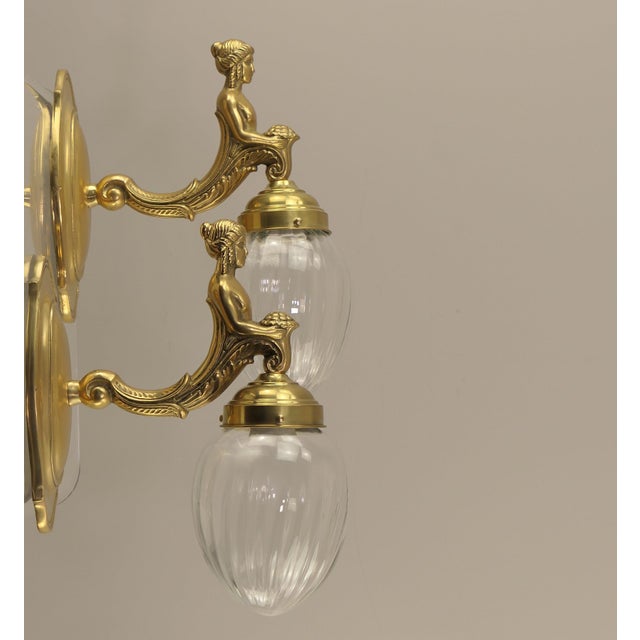 The light provides a pleasant, glare-free light. Polished surface. European Plug (up to 250V).The wiring of this item may...