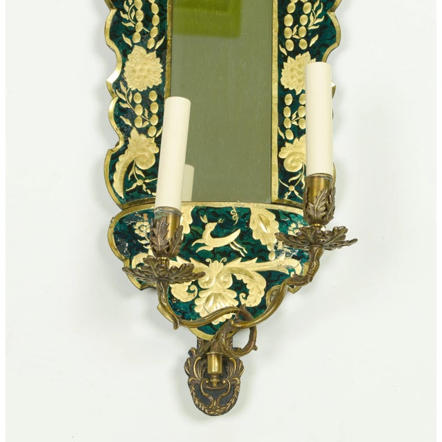 A Pair of Green Verre Eglomisé Mirrored Wall Sconces For Sale In New York - Image 6 of 9