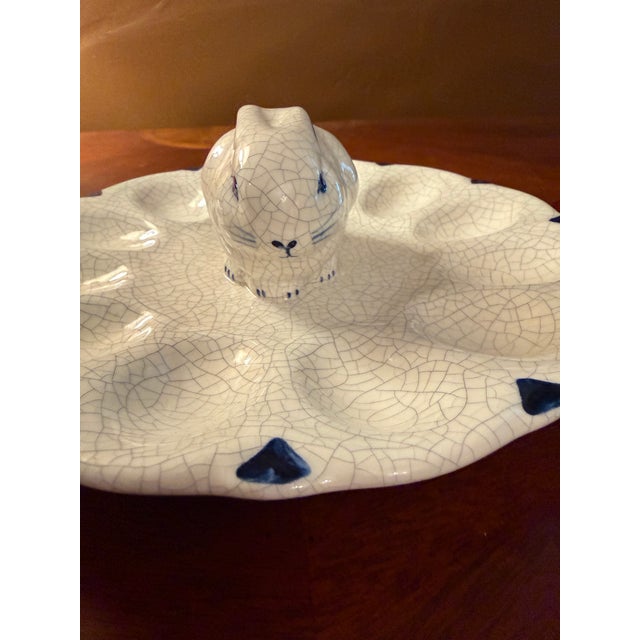 1980s Vintage Potting Shed Dedham Bunny Deviled Egg Platter 8.5" - Crackle Glaze For Sale - Image 5 of 9