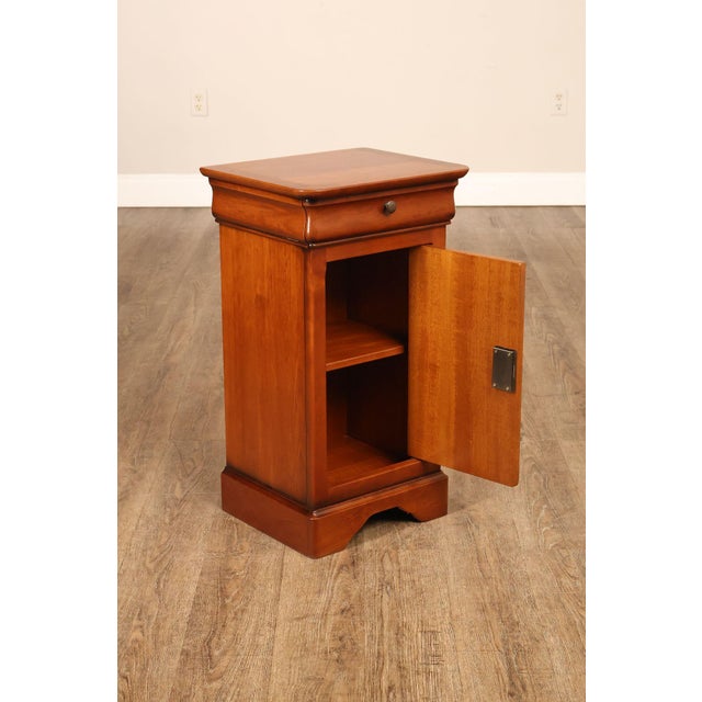 French Louis Philippe Style Pair Of Cherry Nightstands For Sale In Philadelphia - Image 6 of 18