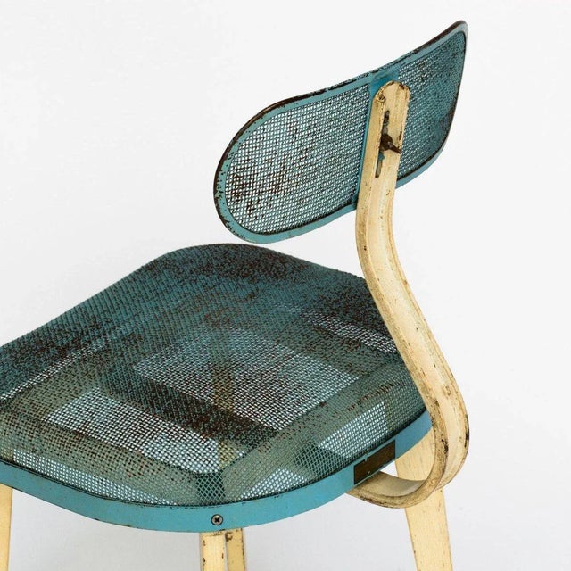 Mid 20th Century Metal Mesh Chair in the Manner of Jean Prouve For Sale - Image 5 of 9