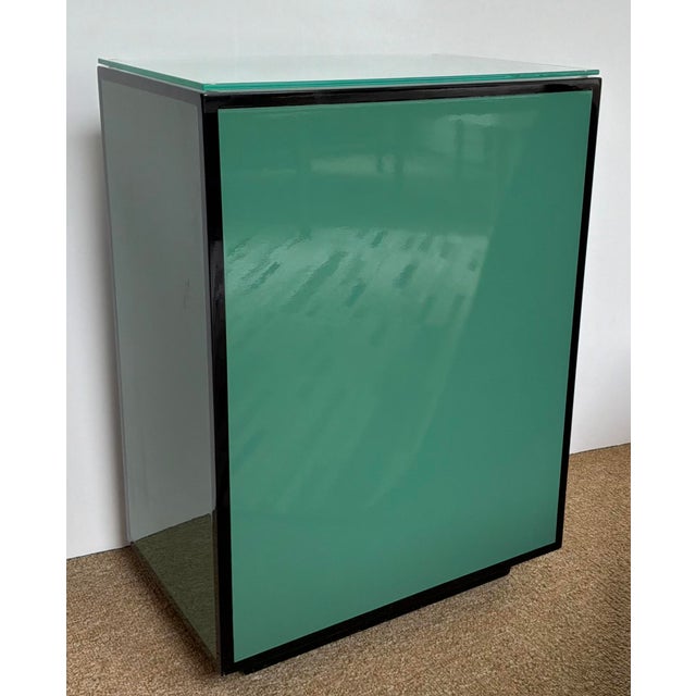 Stylish Currey & Company Modern Green Lacquer Side Table, black trim, glass top, showroom floor sample