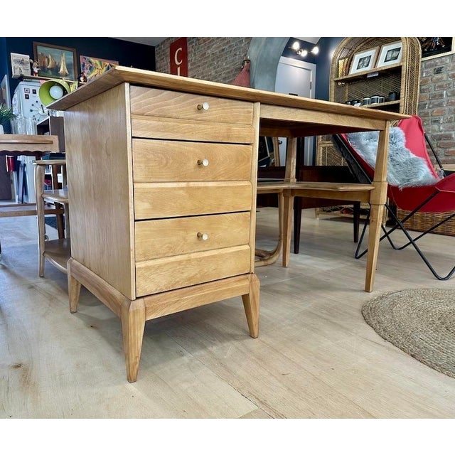 Vintage Heywood Wakefield “Cadence” single pedestal desk features four drawers and tapered legs Hard to find writing desk...