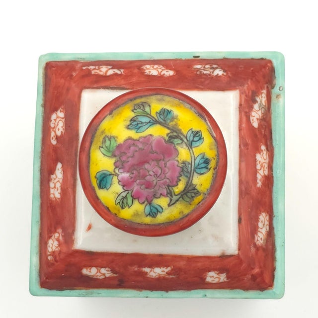 Ceramic Pair of Chinese Export Tea Caddies, Probably Republic Period For Sale - Image 7 of 12