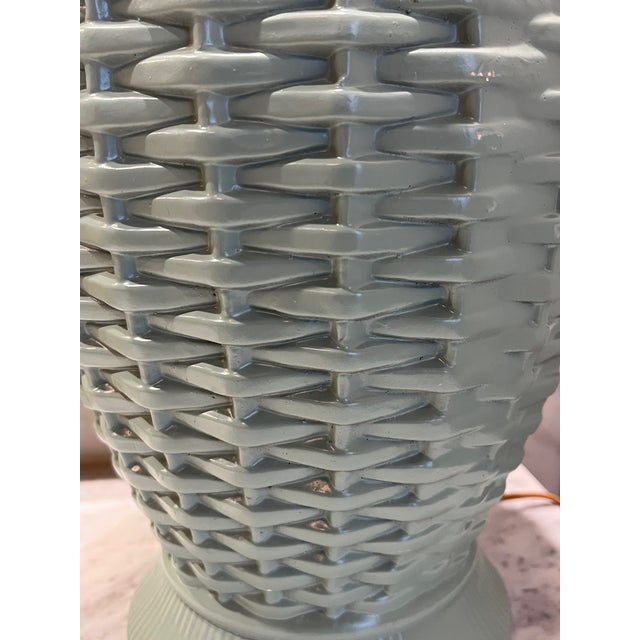 Mid-Century Modern Plaster Basketweave Coastal Style MCM Table Lamp For Sale - Image 3 of 8