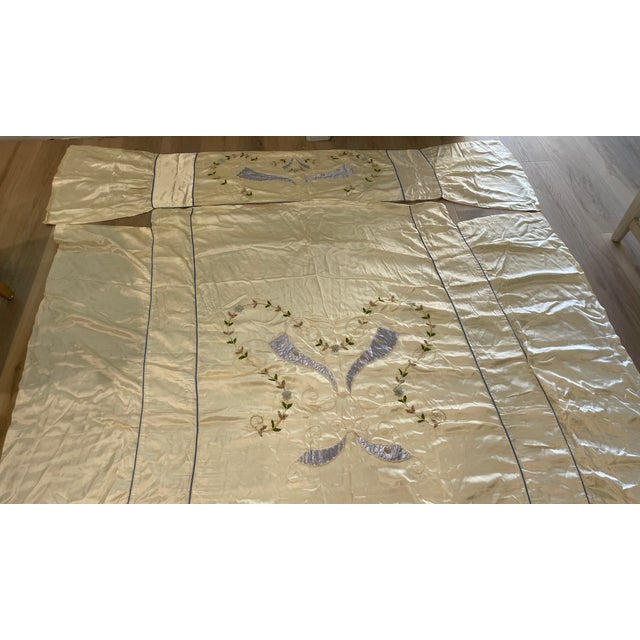 Vintage 1950- Hollywood 3-Piece Ivory Satin Full Size Bedspread Set For Sale - Image 9 of 13