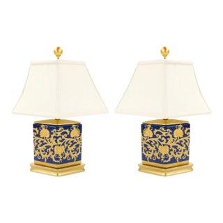 20th Century Cobalt Blue Porcelain Gilt Gold Painted Wood Base Small Table Lamp For Sale