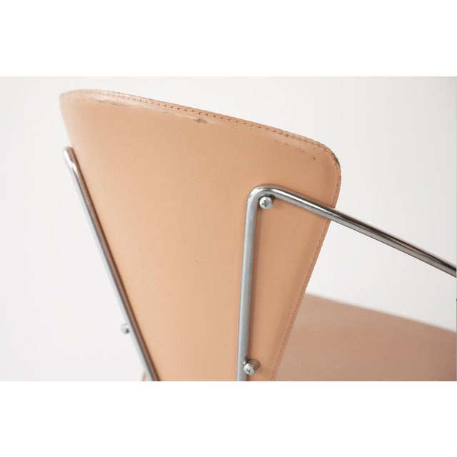 A set of four, stylish post-modern 'Linda' dining chairs, produced by Italian furniture makers, Arrben. Natural leather...