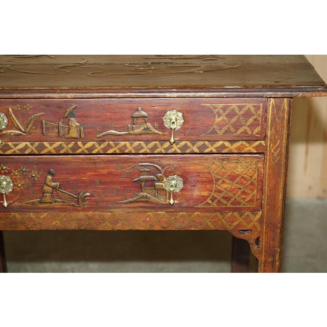 George III Red Lacquer and Gilt Japanned Side Table, 1760s For Sale - Image 6 of 18