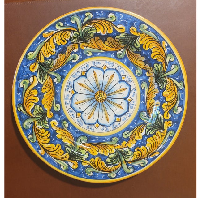 Vintage Hand-Painted Caltagirone, Sicily Decorative Platter For Sale - Image 4 of 4