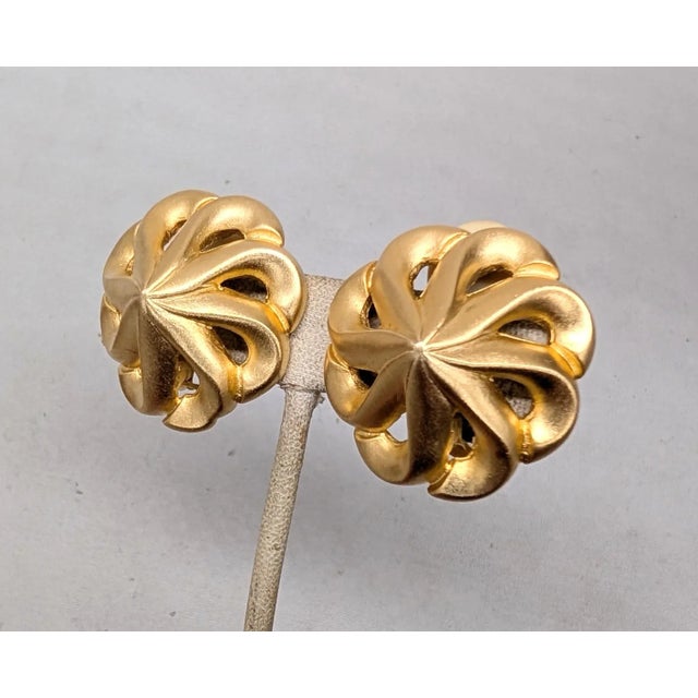 Gold Vintage 1980s Les Bernard Matte Goldtone Spiral Clip Earrings-2 Pieces For Sale - Image 8 of 12